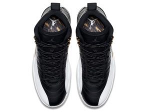Кроссовки Nike Air Jordan 12 мужские черно-белые с золотым - фото сверху