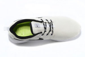 Nike Roshe Run белые с черным (35-40)
